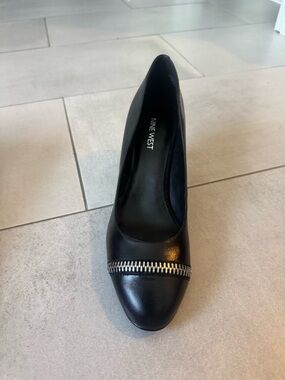 Nine West Black Leather Pump with Silver Chain Detail